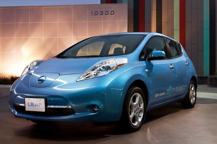 2011_nissan_LEAF_01