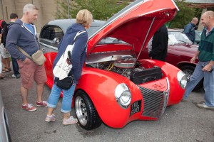 1940 Ford Mercury Coupe modified with a Chevrolet V8 engine, sold for CDN$43,028).